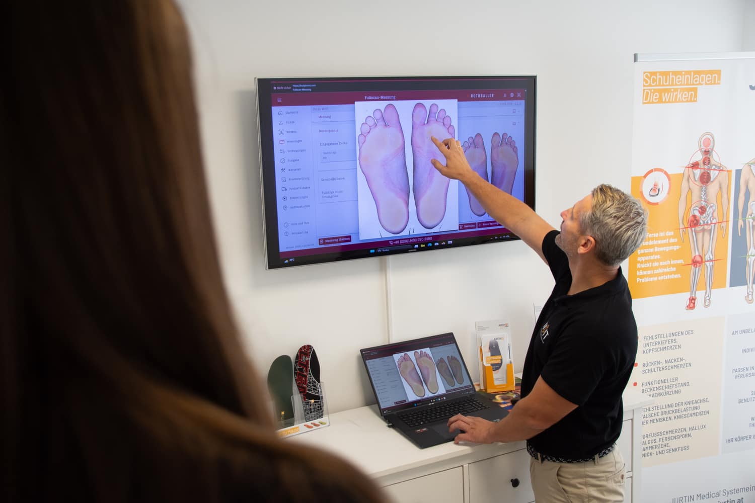 Digitale Fußanalyse mit Fußscan-Auswertung am Bildschirm